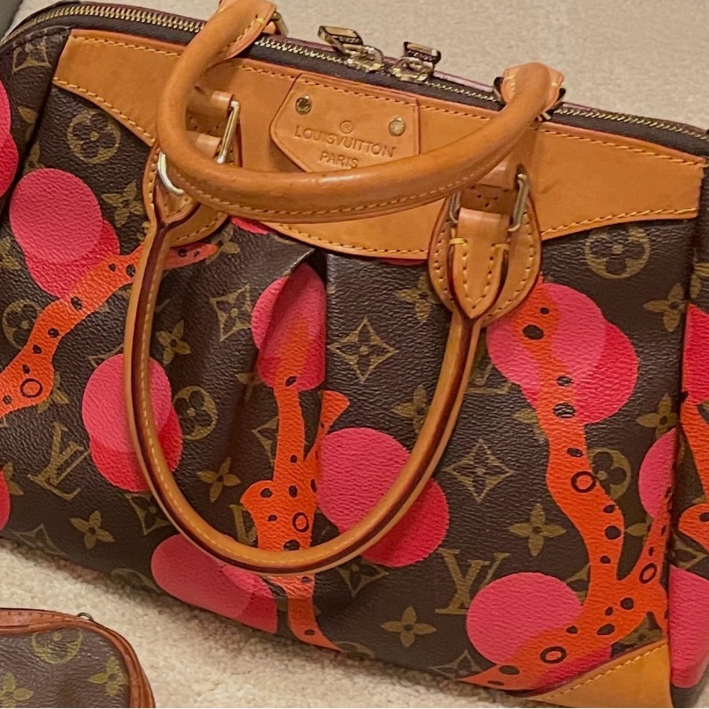 Unbranded new bags for trade